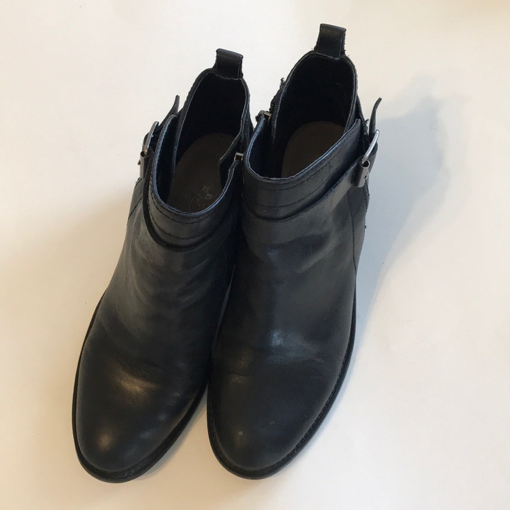 Vince Camuto leather vp Beamer black booties 7